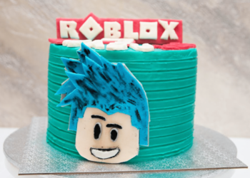 Easy Roblox cake