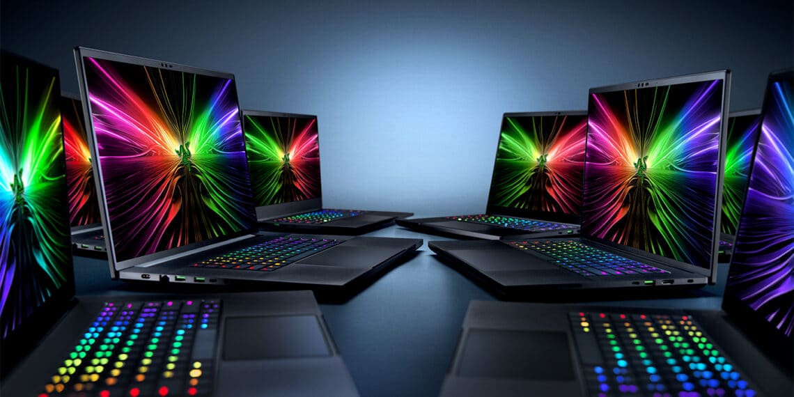 Portátiles Razer Blade con iluminación RGB en sus teclados y vibrantes pantallas, diseñados para ofrecer una experiencia gaming superior.