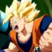 Goku Super Saiyan exibe poder e fúria em intensa cena de luta do jogo Dragon Ball FighterZ